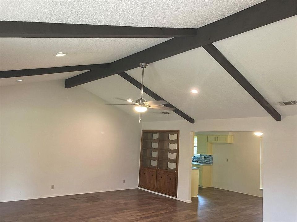 1st image of 925 Boone Dr #925