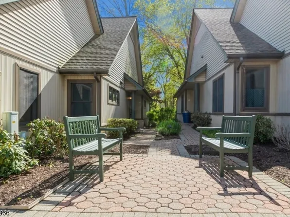 24 Park Edge, Berkeley Heights Twp., NJ 07922