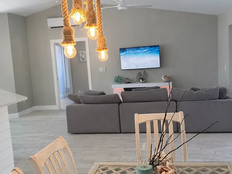 5748 Linden Ln — Photo 18