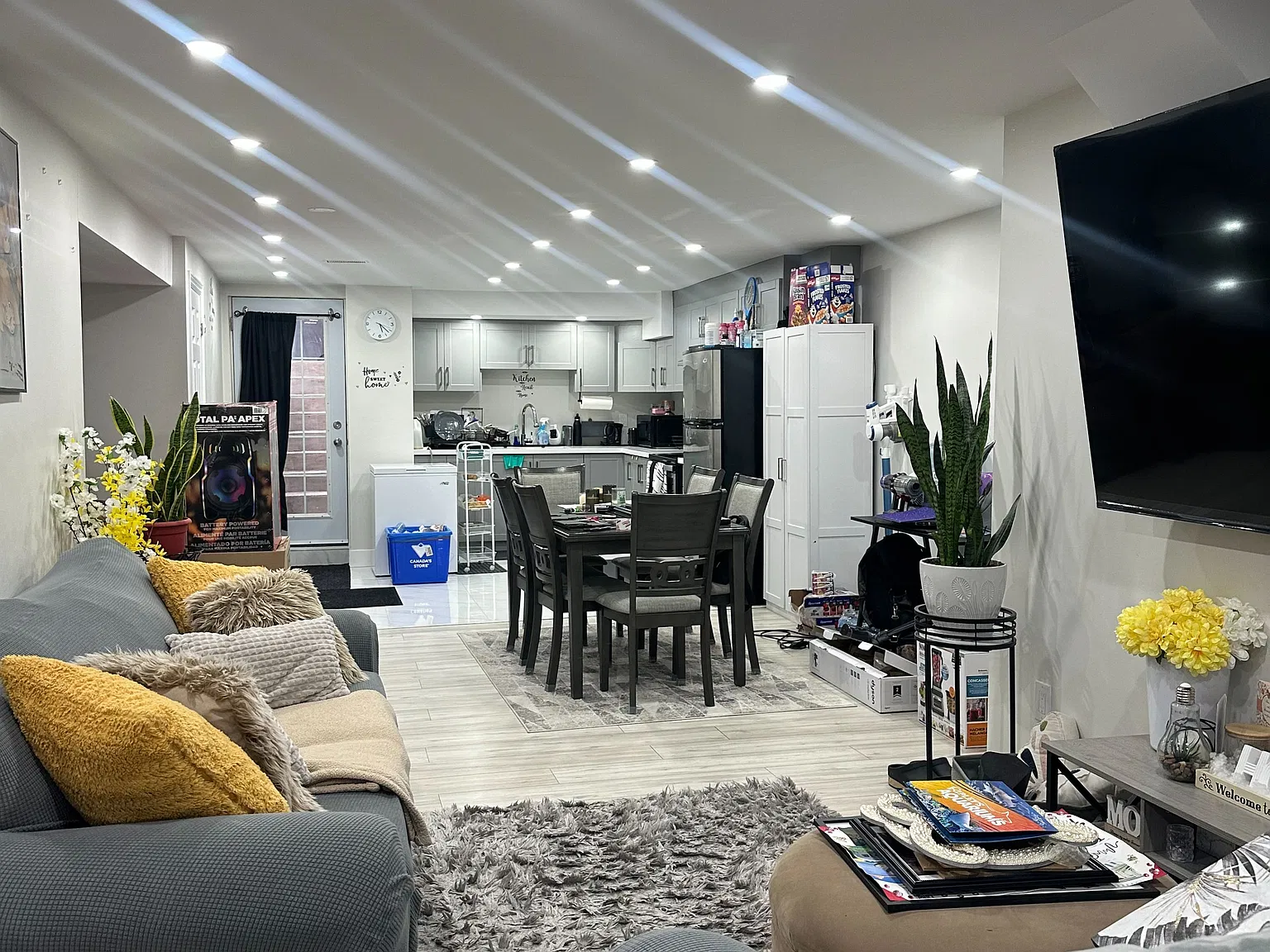 3 bed, $1,800 — Photo 1