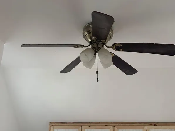 49 High St APT A, Eastport, ME 04631