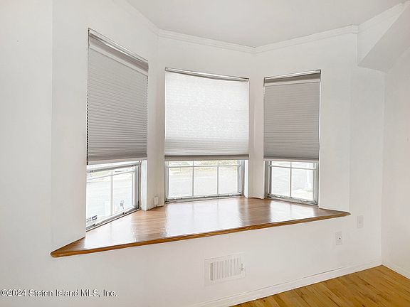 4th image of 38 Villa Nova St