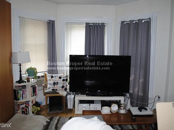 225 Newbury St. #3F Boston - Back Bay Unit Photo 4