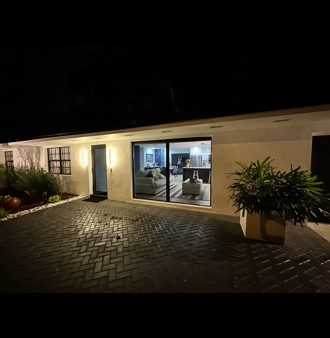 3 bed, 2000 sqft, $4,500 — Photo 1