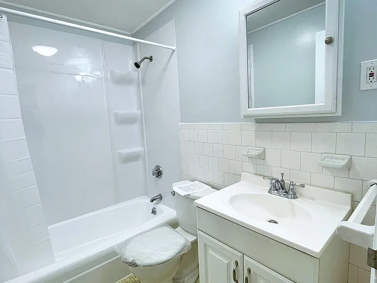 211 W Squantum St #1T — Photo 7