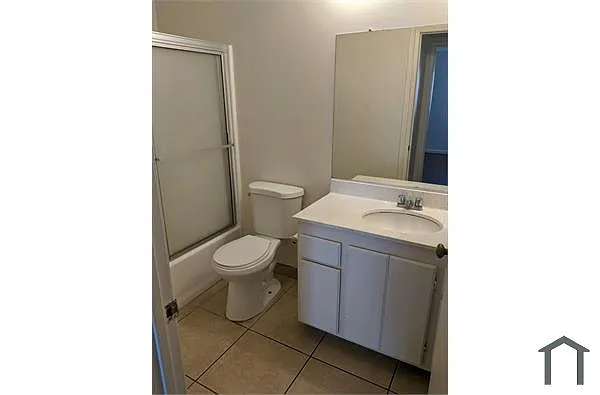 Building Photo - 826 W 93rd St #2