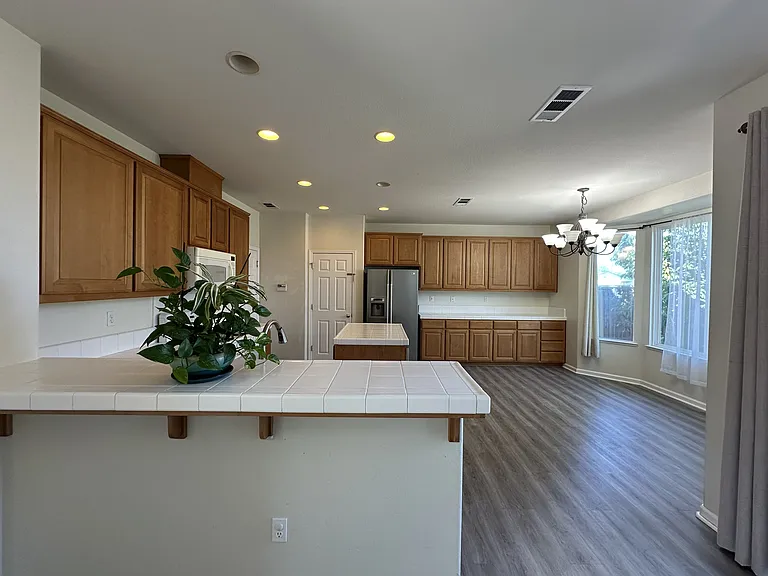 2065 McKenzie Pl — Photo 4