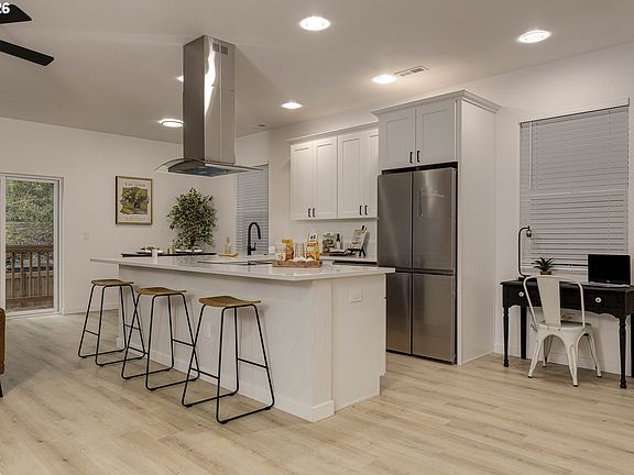 2nd image of 4807 SE Ina Ave