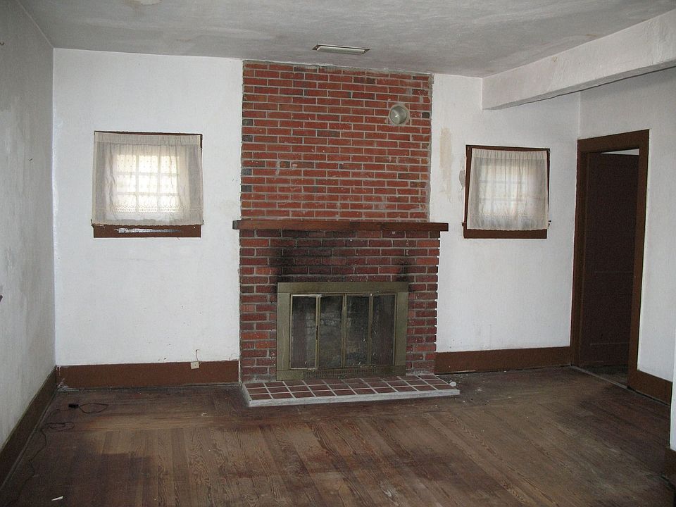 2nd image of 209 Fremont Ave