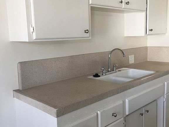 3rd image of 815 Victor Ave APT 21