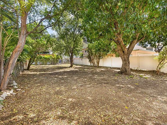 2nd image of 3016 Diamond Head Rd