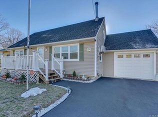 121 Inlet Ave, Manahawkin, NJ 08050
