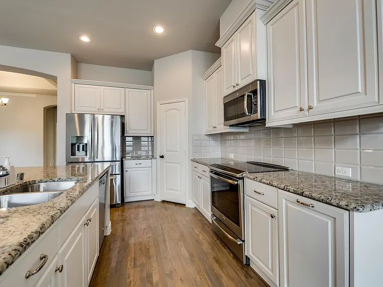 923 Whitehall Dr — Photo 11