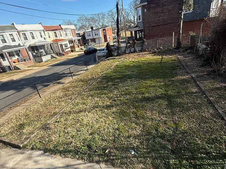 2400 Jessup St — Photo 10