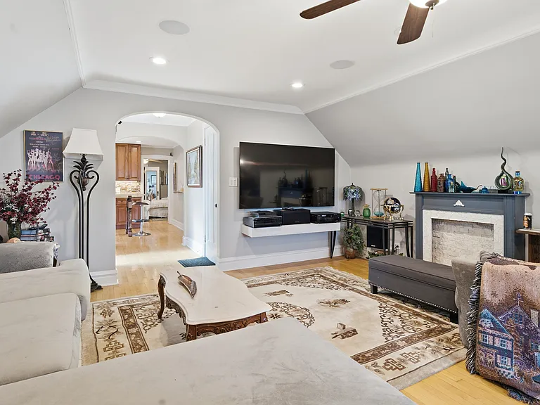 6000 W Byron St #2 — Photo 8