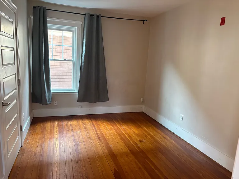 207 Lowden St — Photo 7