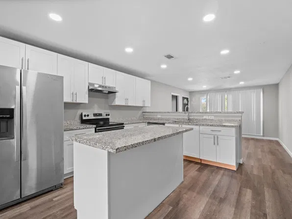 5242 Greylog Dr, Houston, TX 77048