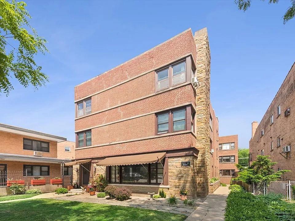 7231 N Ridge Ave #3W