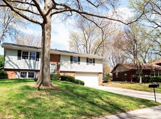 129 Twin Lake Dr, Swansea, IL