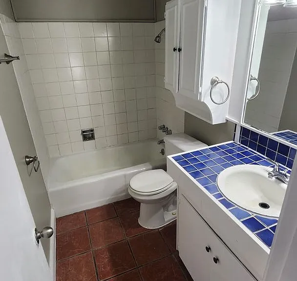 1304 Summit St #206 — Photo 5
