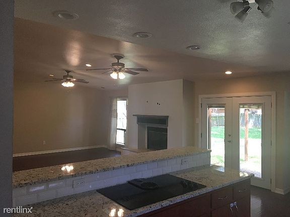 3rd image of 1705 Jackson Dr