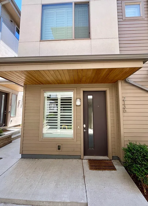 3 bed, 3.5 bath, 1900 sqft, $3,595 — Photo 2