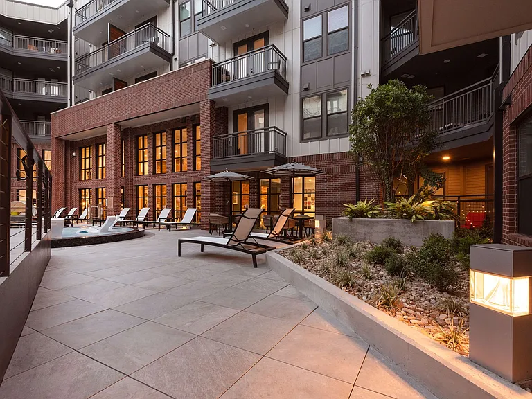 Troubadour Apartments — Photo 84