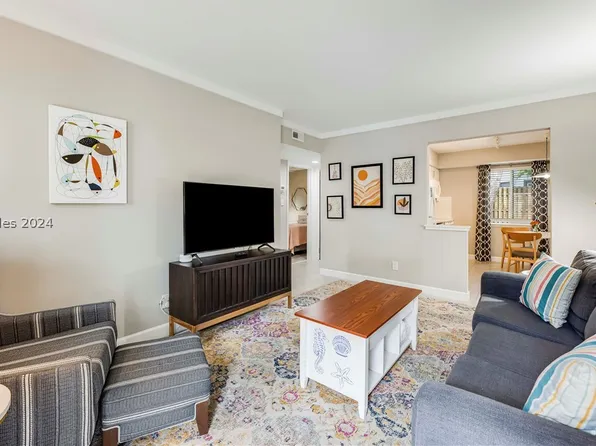 6 Woodward Ave APT E1, Hilton Head Island, SC 29928
