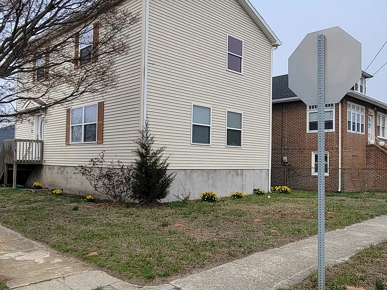 2010 Grammercy Ave — Photo 4