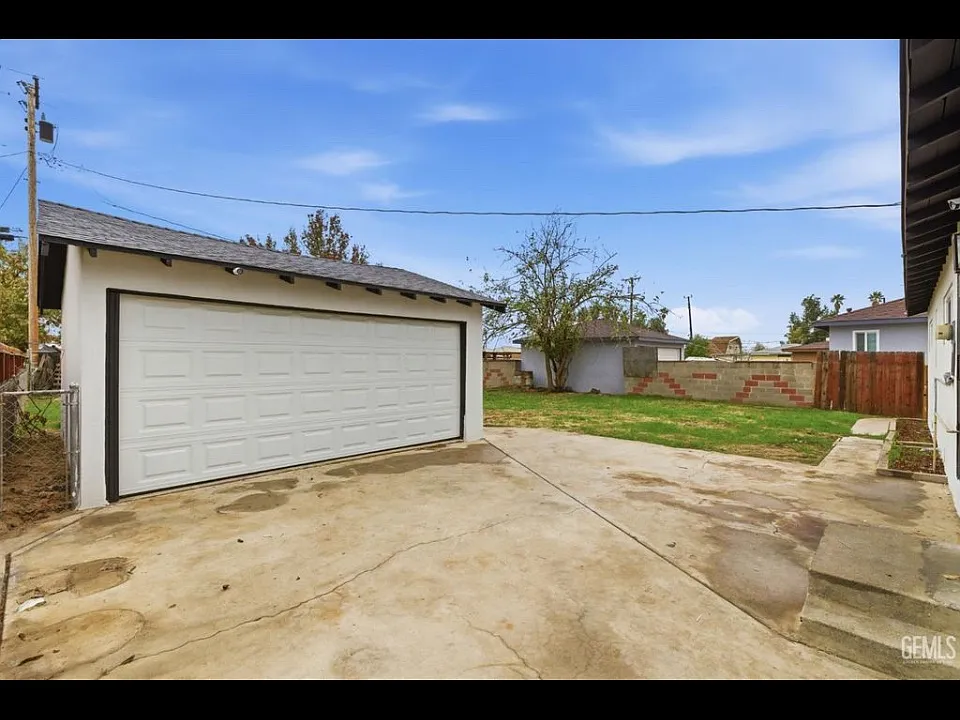 9400 Gladys St