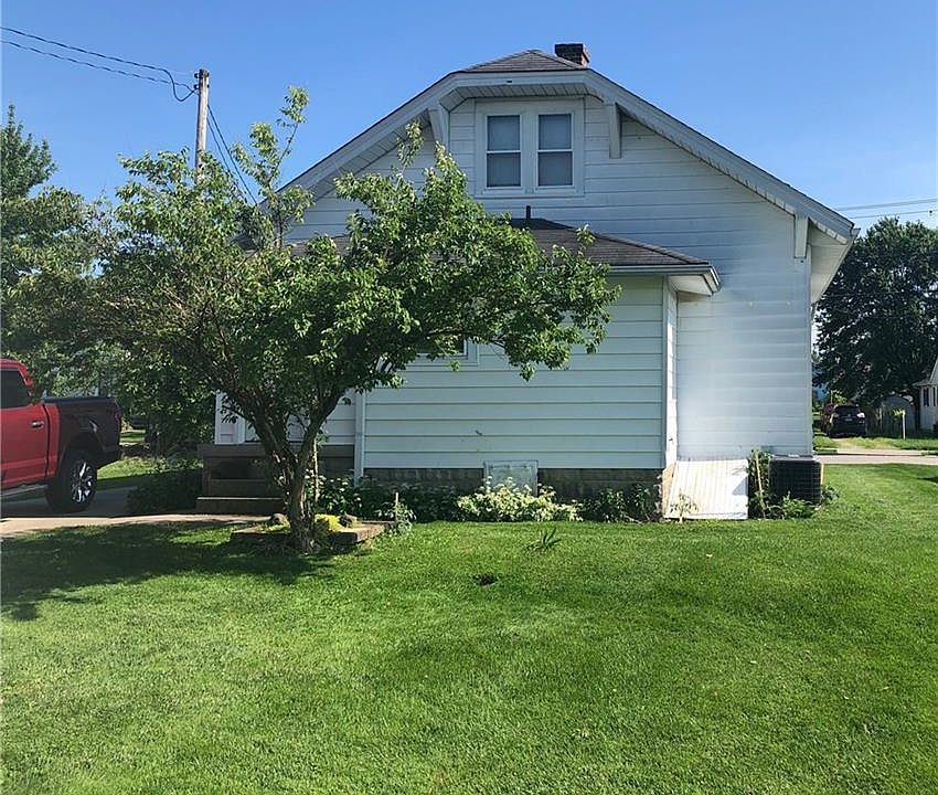 2nd image of 924 Western Ave