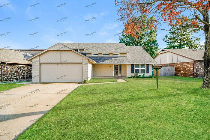4 bed, 2.0 bath, 2079 sqft, $2,230 — Photo 1