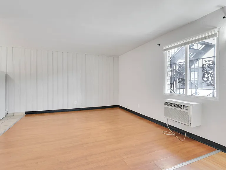 27 W 8th Ave #D — Photo 11