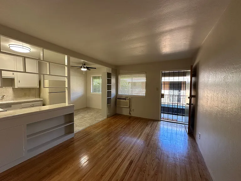 2508 L Street Classic Midtown Living — Photo 3