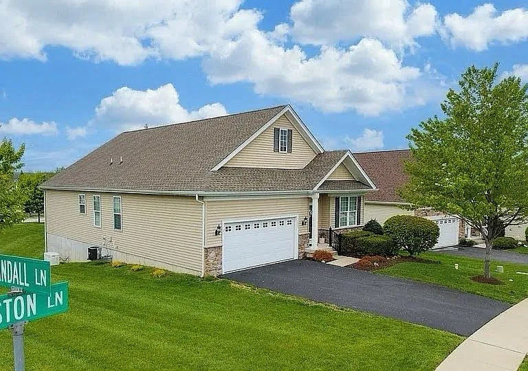 200 Gaston Ln — Photo 2