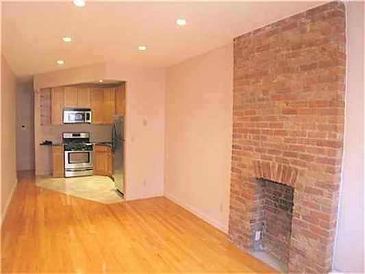 Sold by R New York | media 5