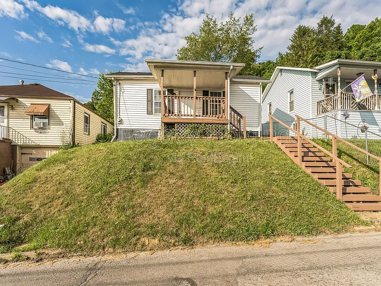 415 Simpson Ave — Photo 2