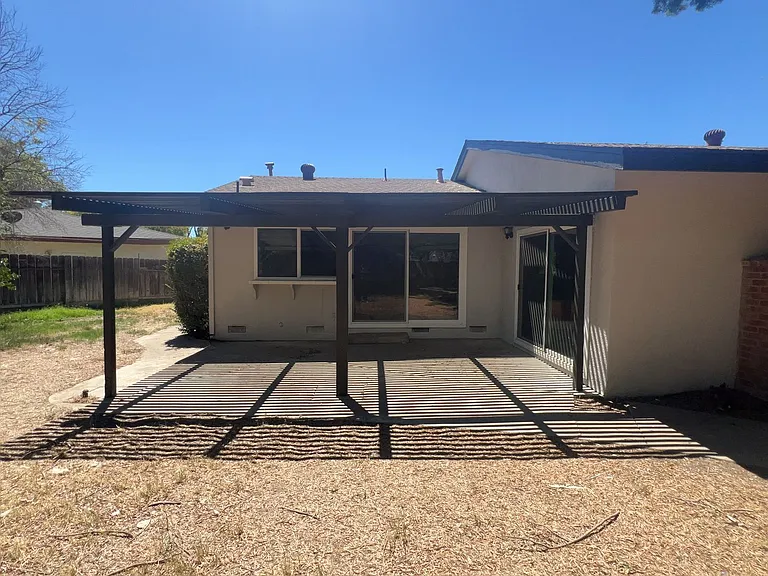 303 Diane Ct — Photo 15
