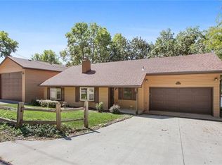 5 Beach Dr, Lake Tapawingo, MO 64015