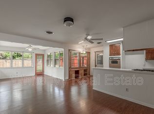 2328 Avenue N 1/2, Huntsville, TX 77340