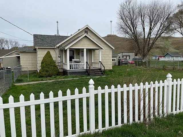 2 bed, 900 sqft, $1,000 — Photo 1