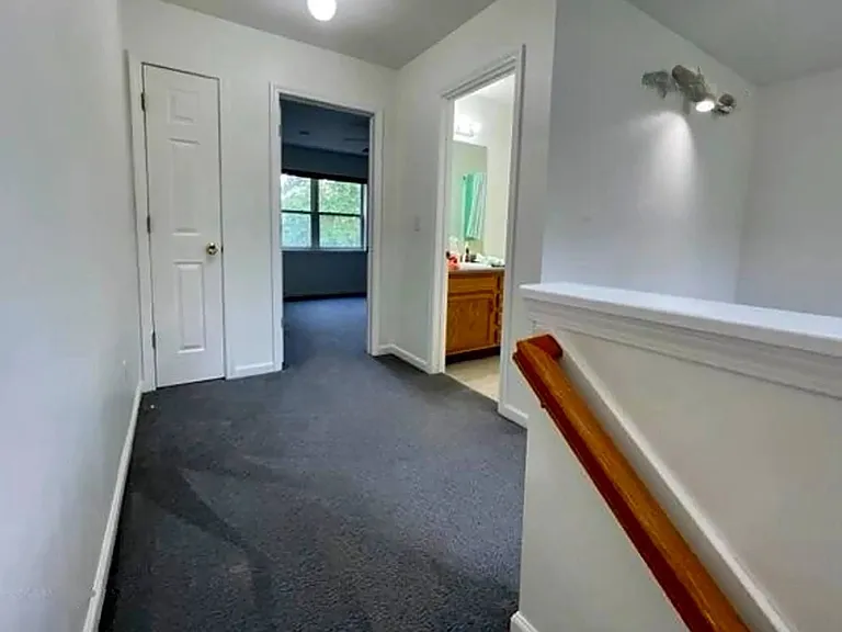 98 Harvard Rd — Photo 18