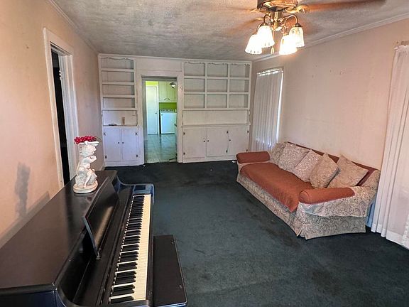4th image of 822 Tibbs St