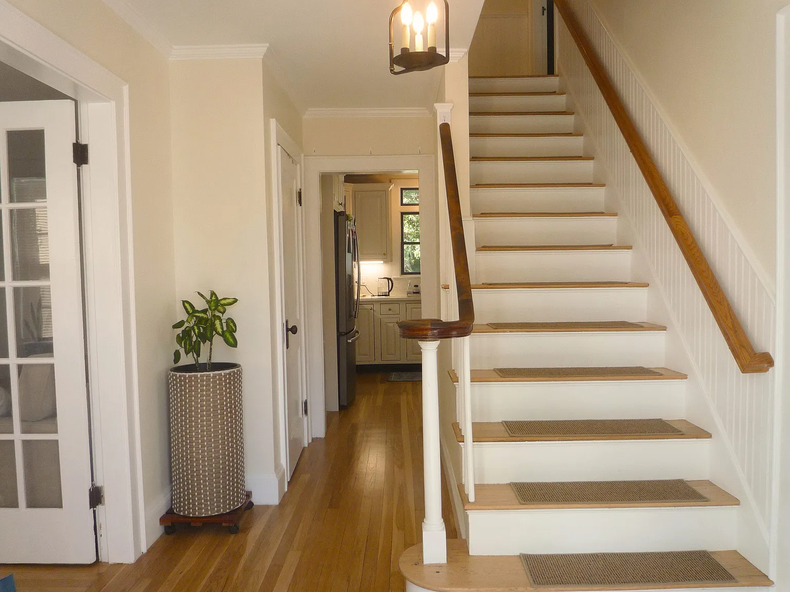 3 bed, 2200 sqft, $5,200 — Photo 2