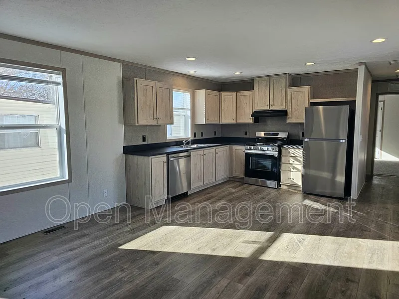 Starcrest Terrace Mobile Home Community — Photo 4