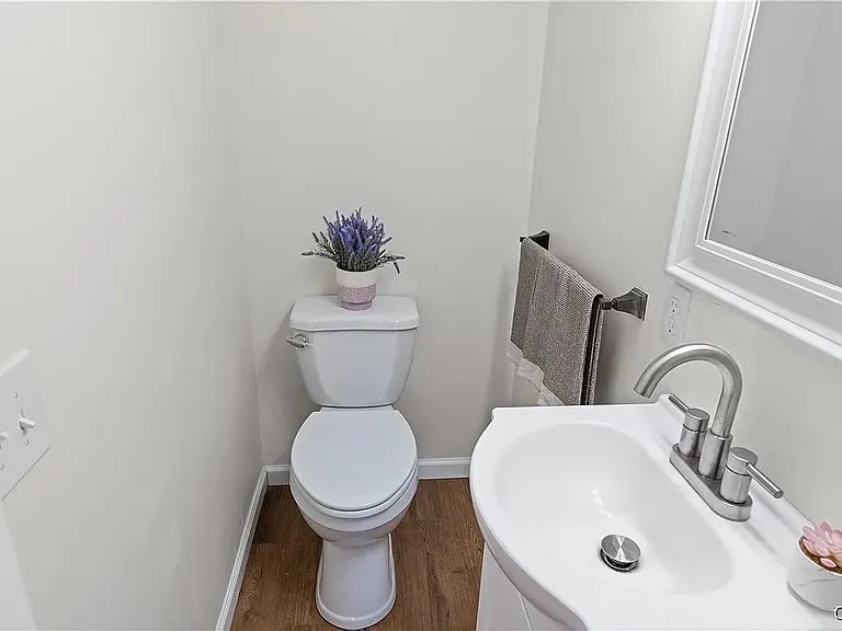 660 Warren St #4 — Photo 9