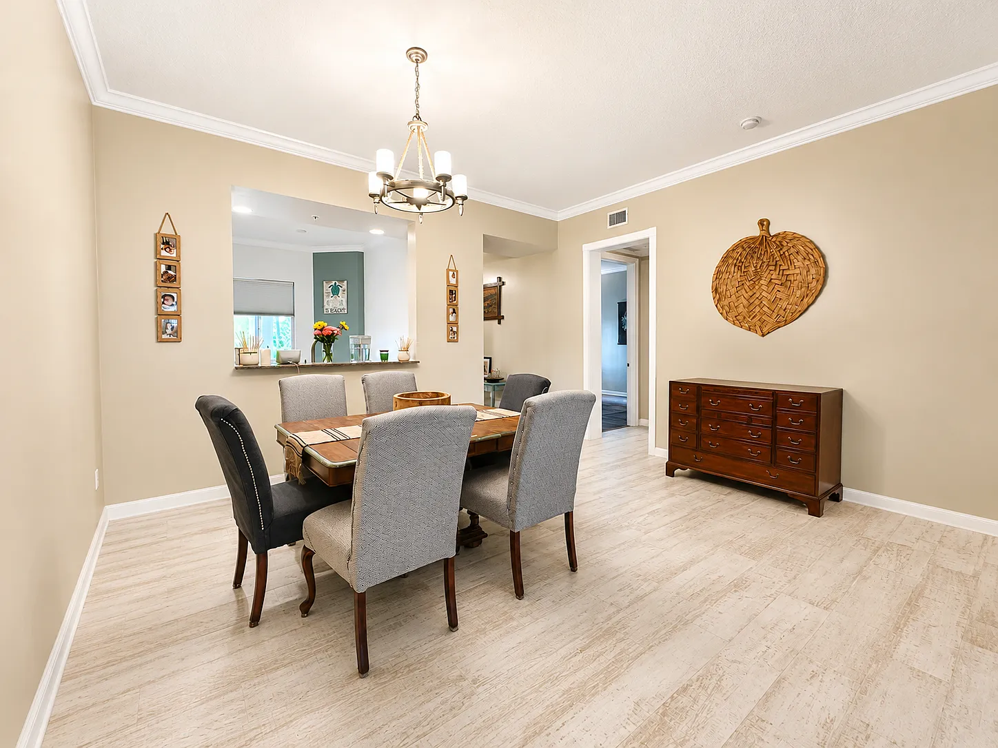 2 bed, 1989 sqft, $3,800 — Photo 4