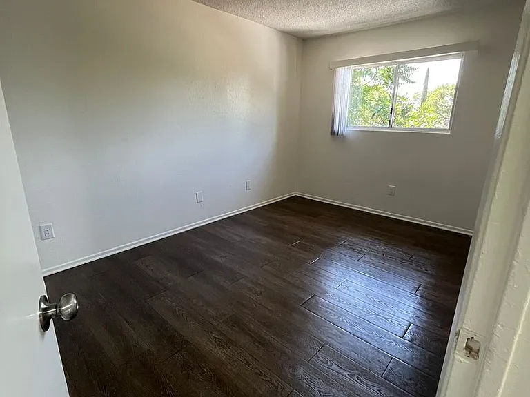 5910 Warren St — Photo 9