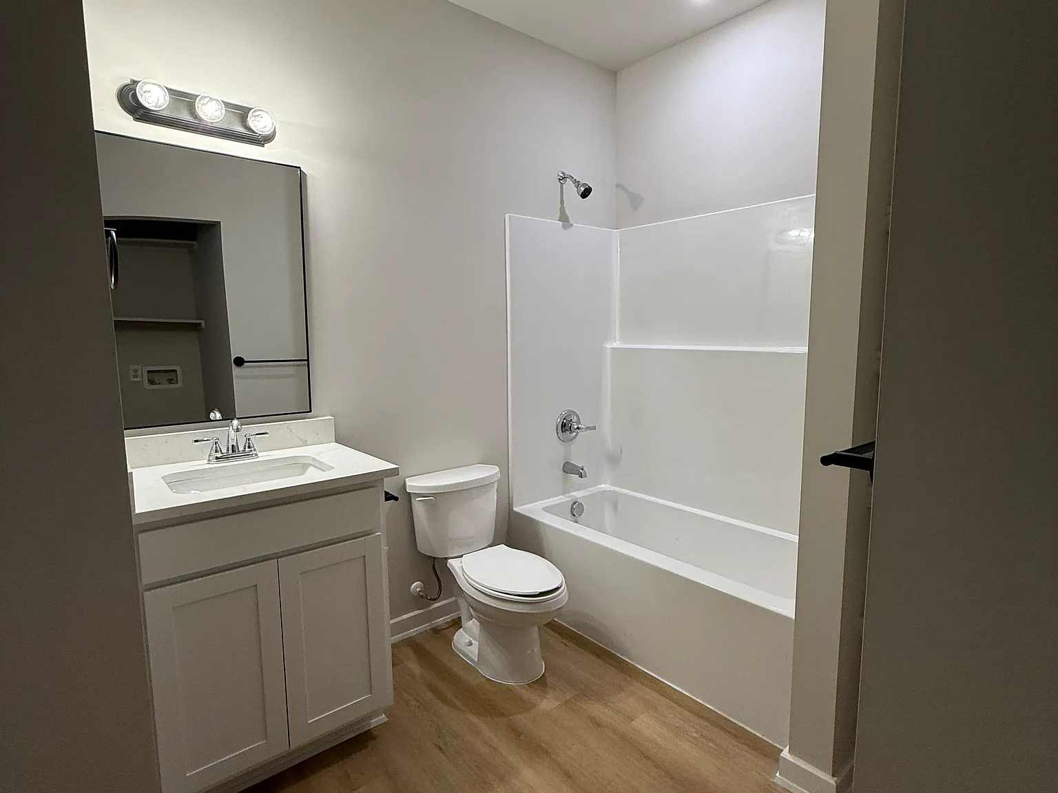 3 bed, 1100 sqft, $1,600 — Photo 4