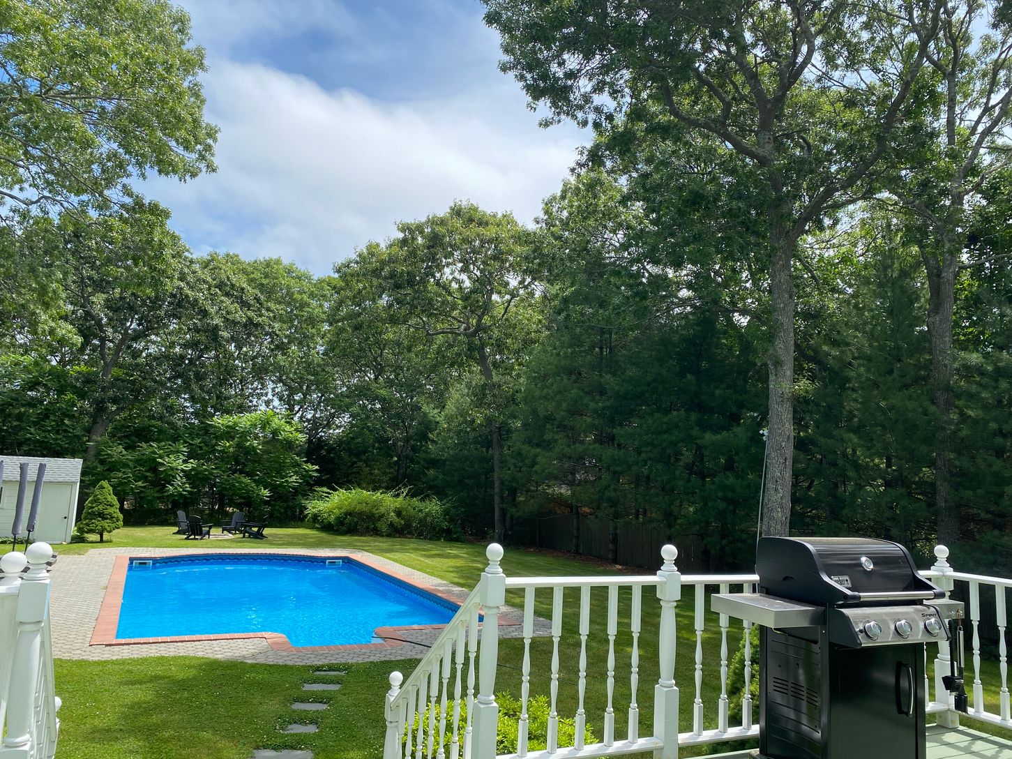  Enjoy summer bbq's on the deck